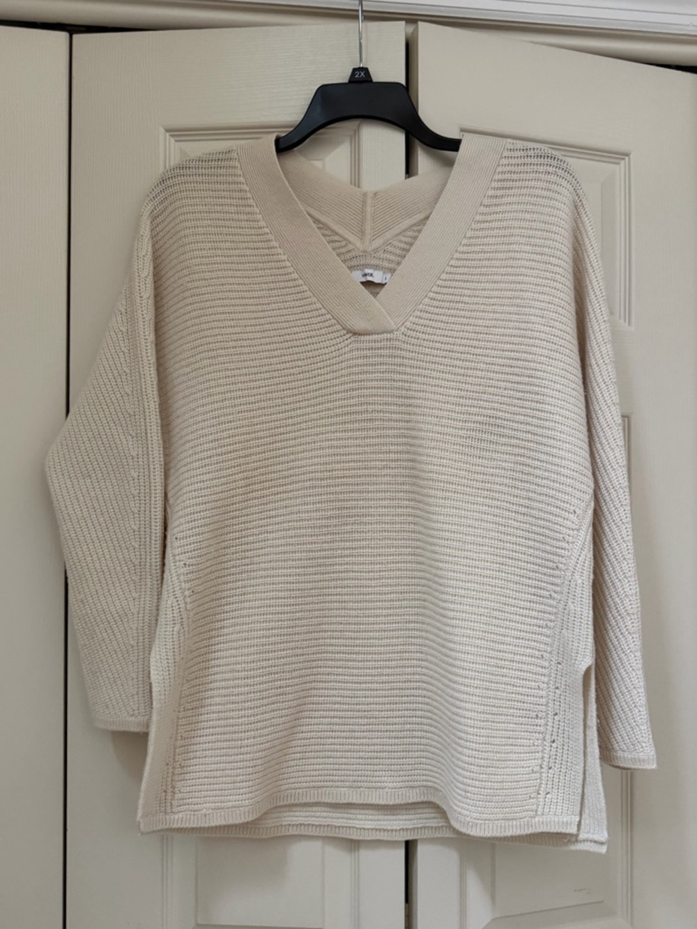 EUC - VINCE Cream Wool & Cashmere Long Sleeve V-Neck Pullover Sweater Size M